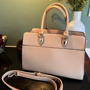 Beige no brand hand bag